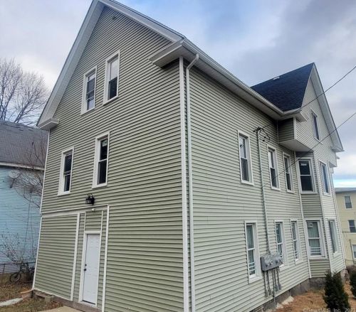 105 Easton Ave, Waterbury CT  06704-3032 exterior