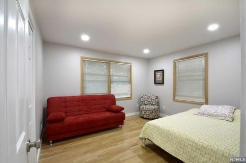 69 Mcnomee St, Oakland NJ  07436-2608 exterior