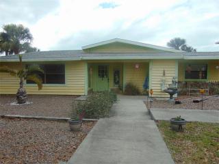 3021 Pineview Dr, Tarpon Springs, FL 34691-9727