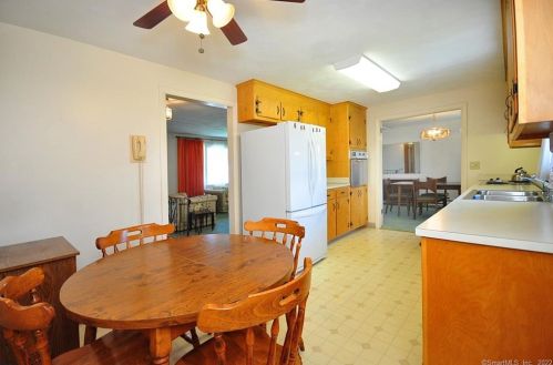 50 Gardner St, Manchester CT 06040-6606 exterior