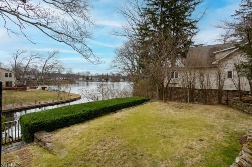 170 Rainbow Trl, Parsippany NJ  07834-3214 exterior
