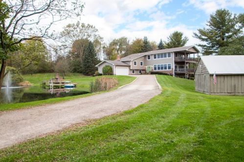 1780 Ridge Rd, Hinckley, OH 44233-9747