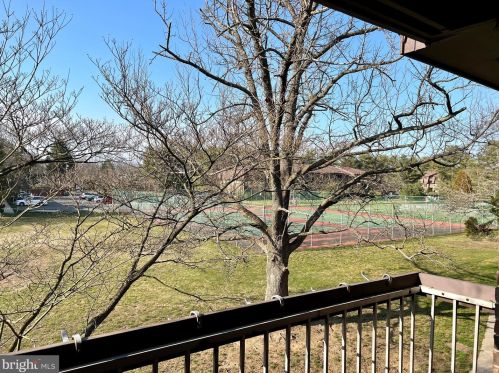 2124 Old Stone Ml Dr, East Windsor NJ exterior