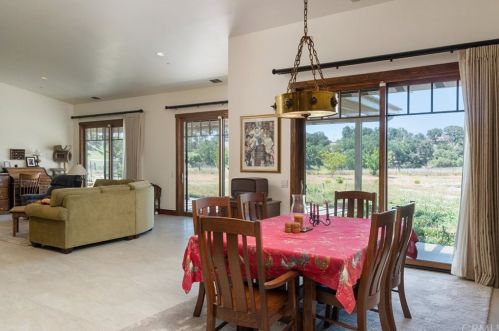 590 Championship Ln, Templeton CA  93465-5138 exterior