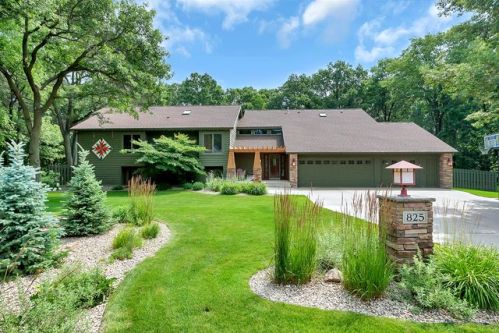 825 Meadowlawn Ct, Sartell, MN 56377-2263
