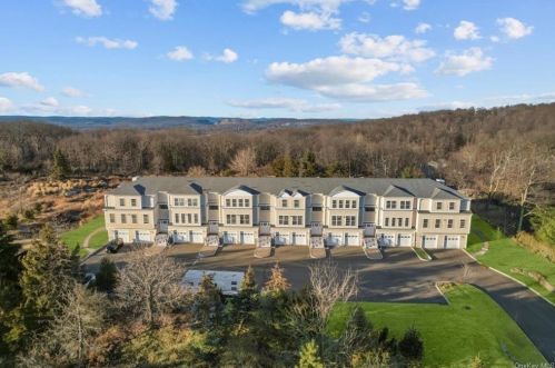 548 Mountainview Ave, Valley Cottage, NY 10989-2727