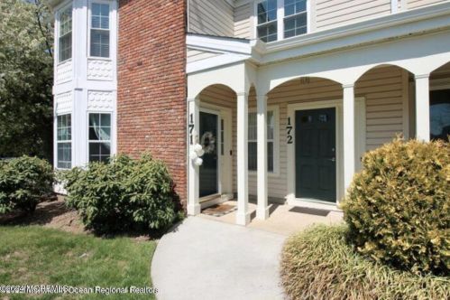 172 Tulip Ln, East Freehold, NJ 07728-4096