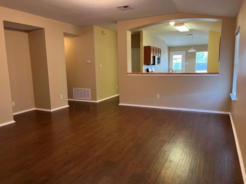 100 James Lin Cir, Uhland, TX 78640-5347