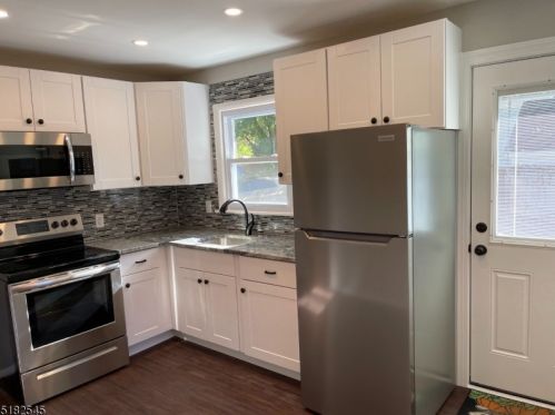 31 Skyline Lake Dr, Skyline Lakes NJ  07456-1943 exterior