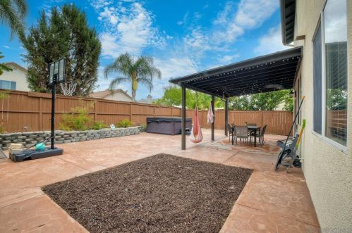 33551 Maplewood Ct, Temecula CA  92592-1832 exterior