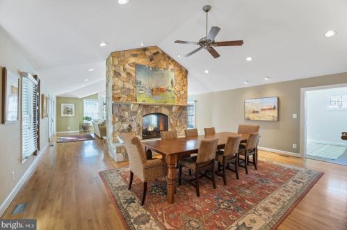 1802 Pimmit Dr, Falls Church VA  22043-1114 exterior