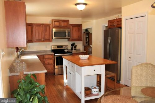 324 Mountaintop Rd, Swartzville PA  17569-9016 exterior