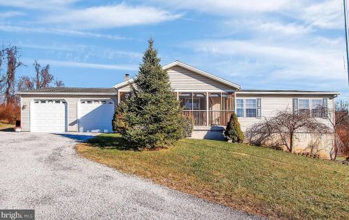 595 Bankert Rd, Hanover, PA 17331-8610