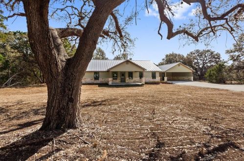 180 Oakcrest Dr, Blanco, TX 78606-5543