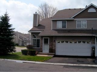 5524 Fillmore Cir, Minneapolis, MN 55432-5728