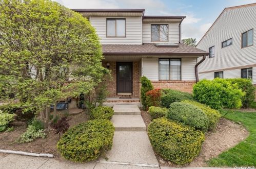 137 Laurel Ln, North Wantagh, NY 11793-2774