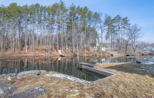 100 Tintle Ave, West Milford Lakes NJ  07480-4715 exterior