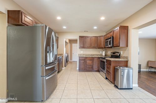 8142 11th Pl, Phoenix AZ  85020-3716 exterior