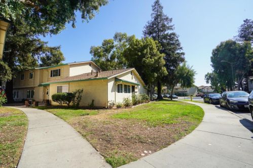2052 Ojo De Agua Ct, San Jose, CA 95116-1533
