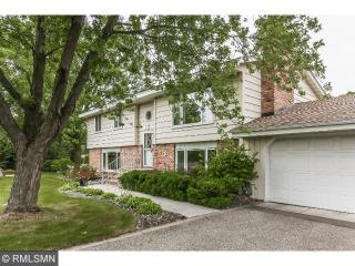 8125 Rhode Island Cir, Minneapolis, MN 55438-1152