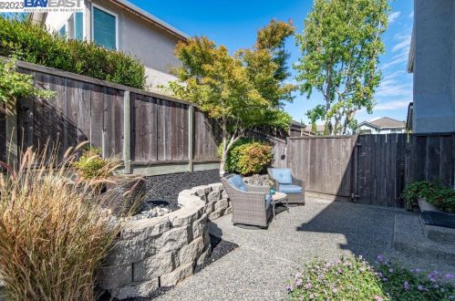 7336 Las Palmas Way, Pleasanton CA  94568-2775 exterior