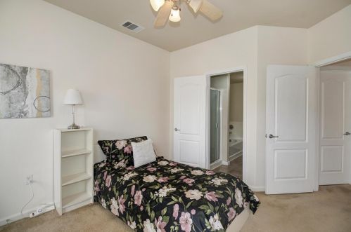 5482 Tares Cir, Elk Grove CA  95757-4361 exterior