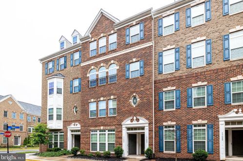 13682 Endeavour Dr, Herndon, VA 20171-4108