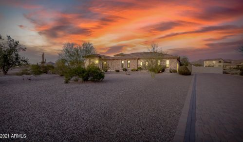 8130 Laurel St, Mesa, AZ 85207-9204