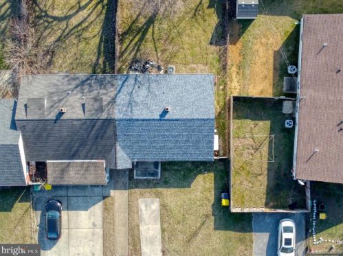 301 Sheridan Dr, New Castle DE  19720-2144 exterior