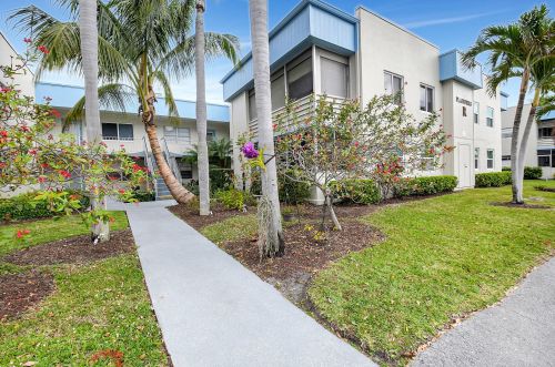828 Flanders R, Delray Beach FL  33484-5335 exterior