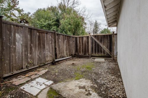 4 Casa Linda Dr, Woodland CA  95695-4612 exterior