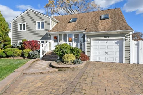 2399 Langen Dr, Seaford, NY 11783-2910