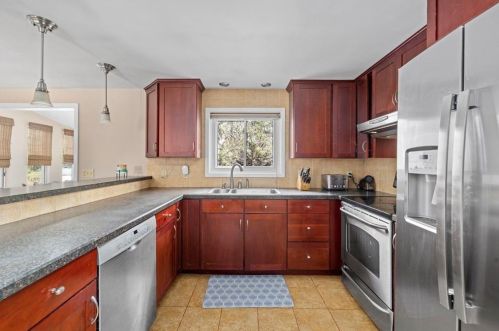 32 Rolling Acres Dr, Cumberland RI  02864-2614 exterior