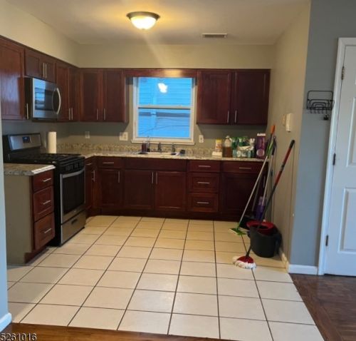 63 Seymour Ave, Newark NJ  07108-1516 exterior