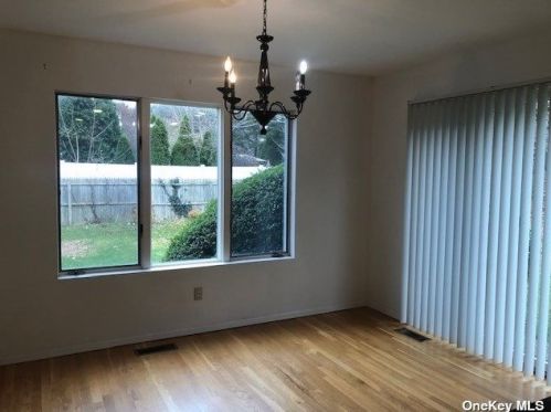 4 Miller Farms Dr, Miller Place NY  11764-2437 exterior