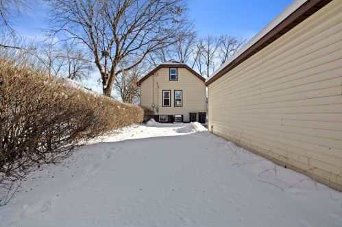 1937 95th St, Milwaukee WI  53227-1414 exterior