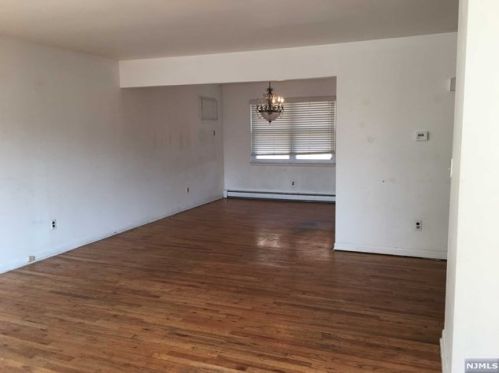 614 Gorge Rd, Cliffside Park, NJ 07010-2309