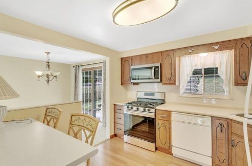 48 Woody Crest Dr, Pittsburgh, PA 15234-3212