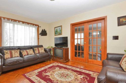 24877 88th Rd, Jamaica, NY 11426-2005