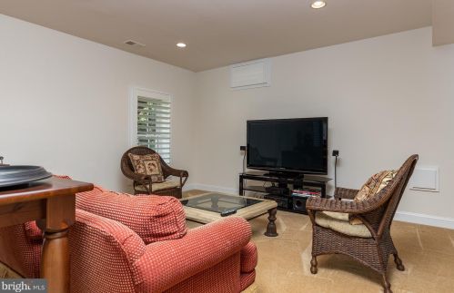 18345 Mid Ocean Pl, Leesburg VA 20176-7451 exterior