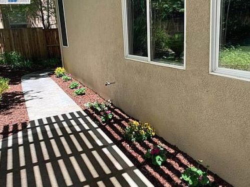 6521 Young Oak Ct, Citrus Heights CA  95662-6007 exterior