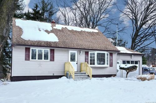 16 Parker Rd, Garnerville, NY 10923-1910