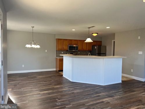 214 Roosevelt Blvd, Berlin Boro NJ  08009-7105 exterior