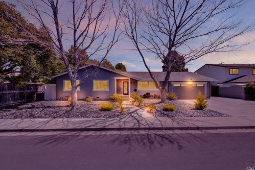 311 Edgewood Dr, Vacaville CA  95688-3602 exterior