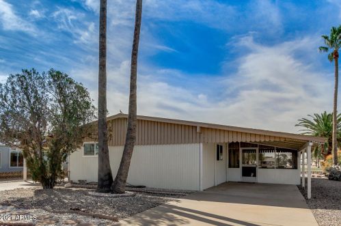1746 74th St, Mesa, AZ 85209-4136