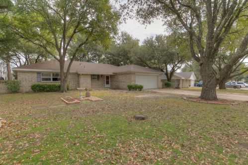 1117 Willowcreek Rd, Cleburne, TX 76033-6128