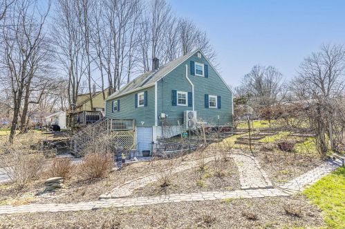 20 Pine Echo Dr, Poughkeepsie, NY 12601-1233