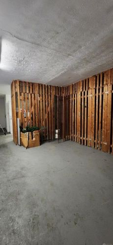 8121 Daly Rd, Cincinnati OH 45231-5702 exterior