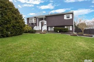 3111 New London Ave, Gordon Heights, NY 11763-1761