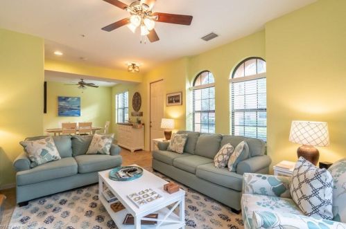 9009 Alturas St, Naples, FL 34113-3339